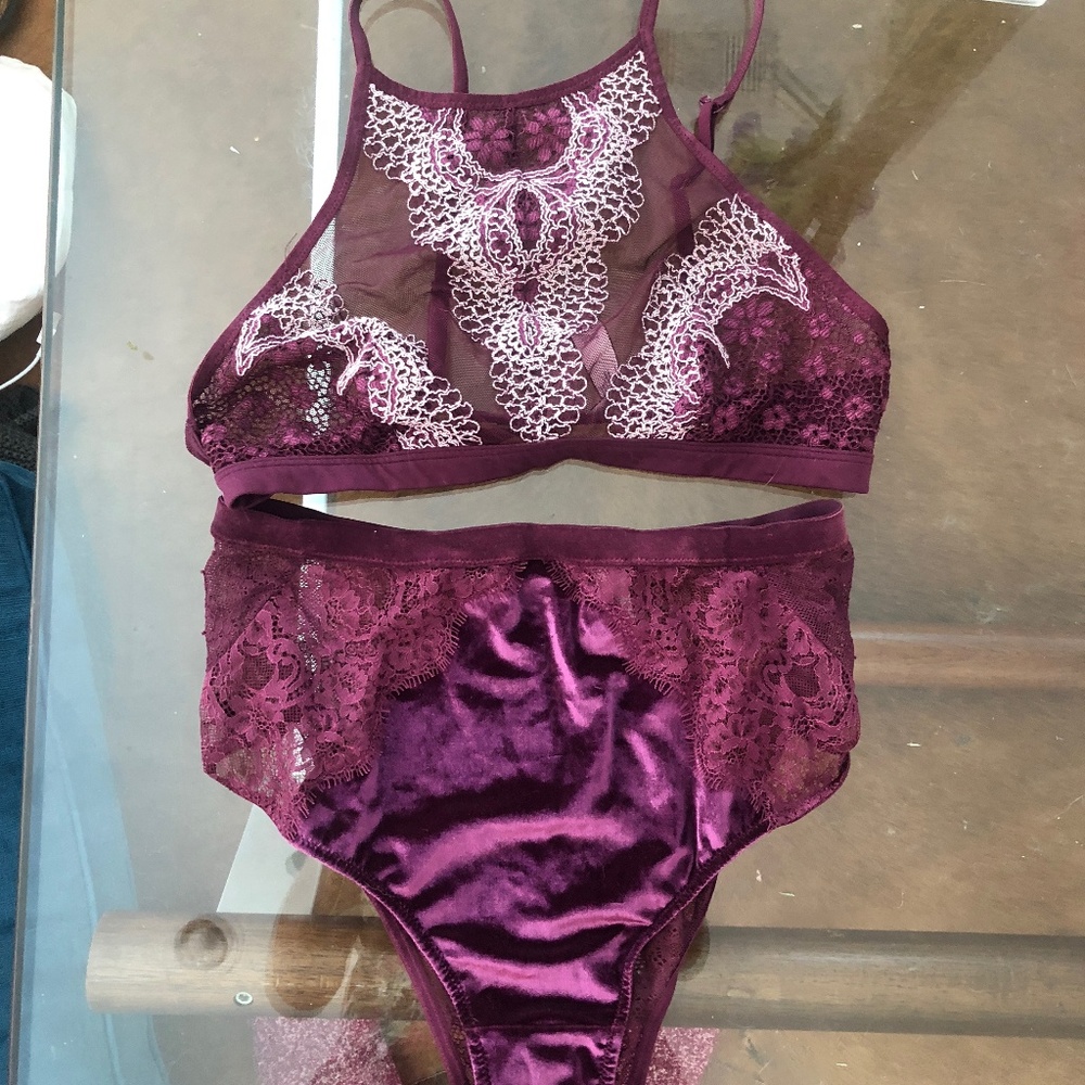 Lace and velvet lingerie set